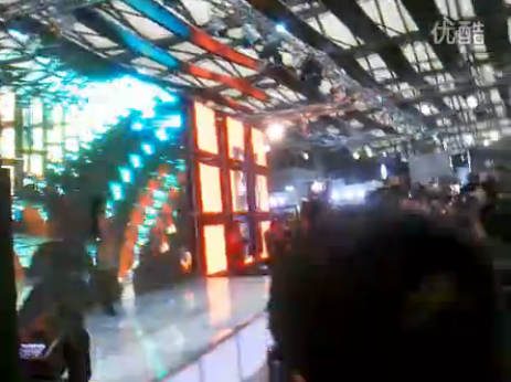 2011 UN叉车上海展会--超女张含韵唱响我们工程机械界