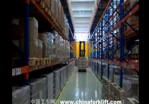 伟轮Aisle-Master铰链式叉车