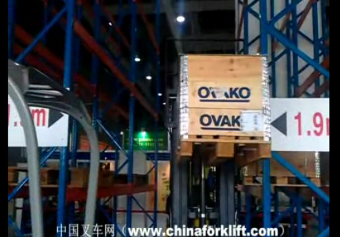 伟轮Aisle-Master铰链式叉车在2011CeMat展会上