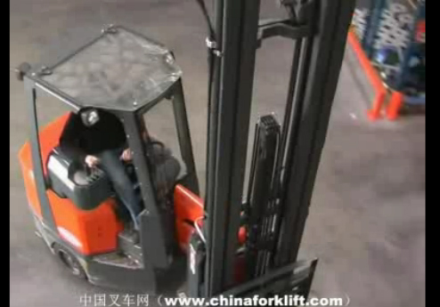 伟轮Aisle-Master铰链式叉车