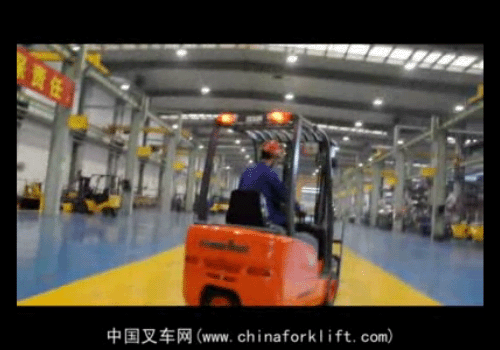 龙工平衡重式三支点叉车