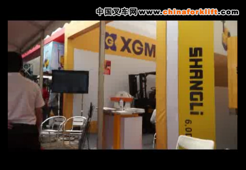 叉车制造商在第112届广交会上