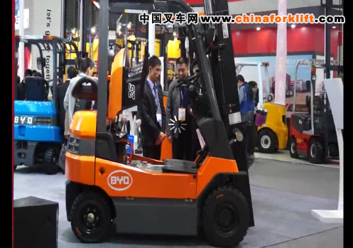 比亚迪在2012CeMat展会现场