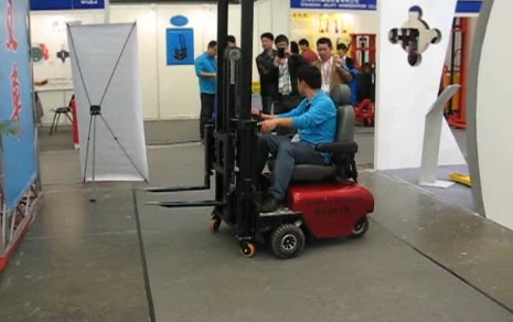 北京明峰在2012CeMat展会现场