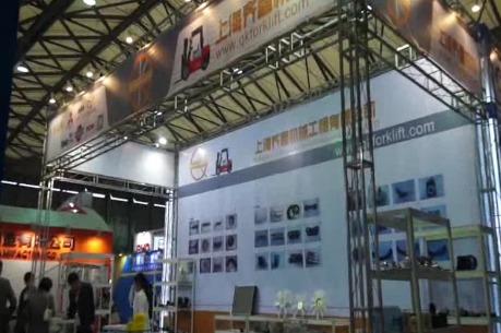 齐垦在2012CeMat展会现场