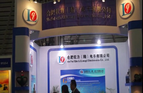 钦力在2012CeMat展会现场