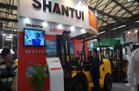 山推在2012CeMat展会现场