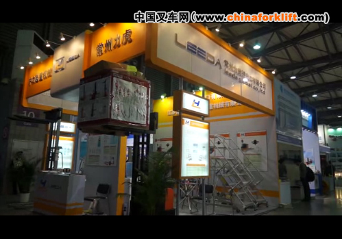 沪力在2012CeMat展会现场