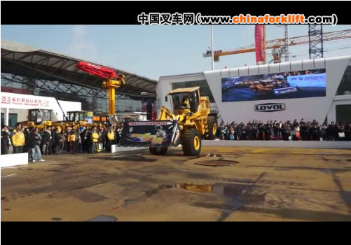 上海宝马展工程机械表演