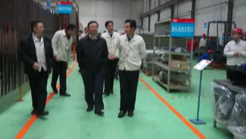 比亚迪总裁王传福视察叉车研发生产车间