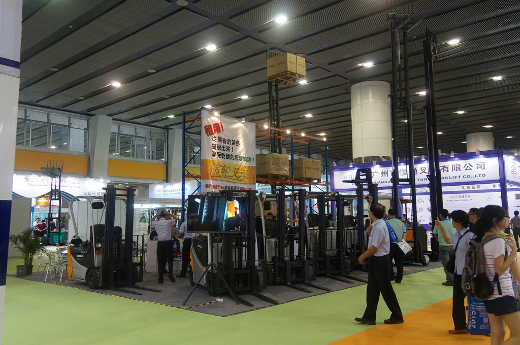 伟轮亮相2014广州叉车及配件展
