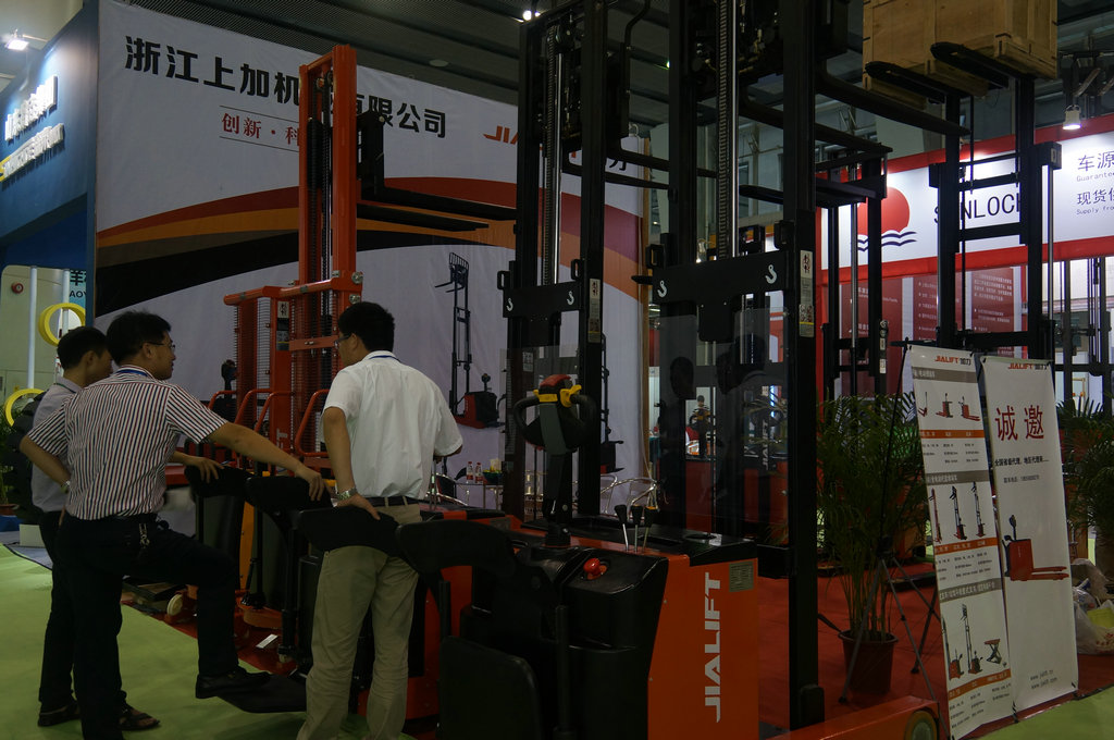 浙江加力参展第十届广州国际品牌叉车及配件展览会