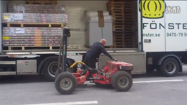 这辆遥控叉车逆天了，视频结尾让你震惊！