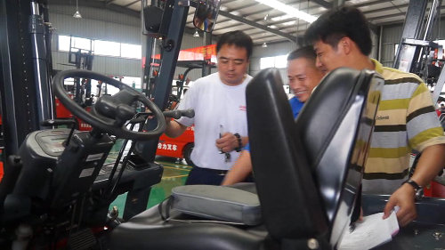 广东合力第三届职工岗位技术操作运动会——电车维修操作评分