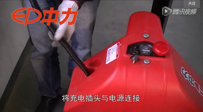 中力电动叉车蓄电池充电及保养