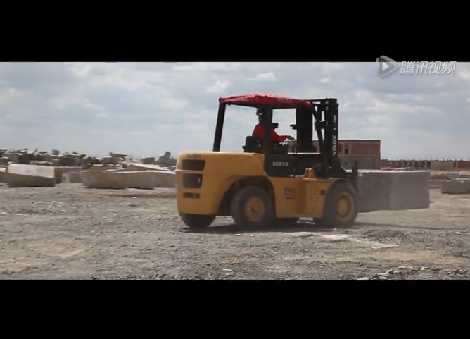 厦工叉车在欧洛石业作业精彩欣赏