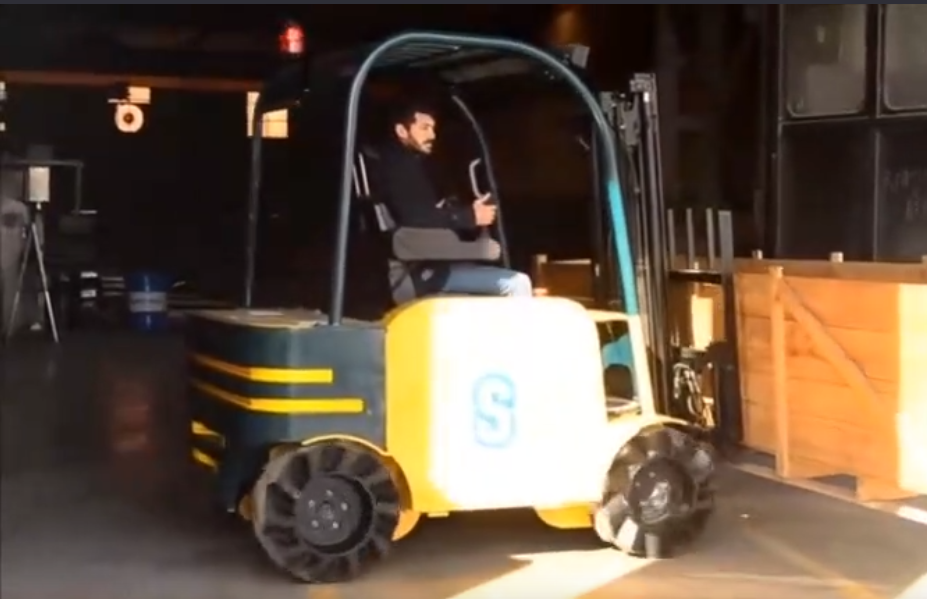 可以横着开的叉车。。。