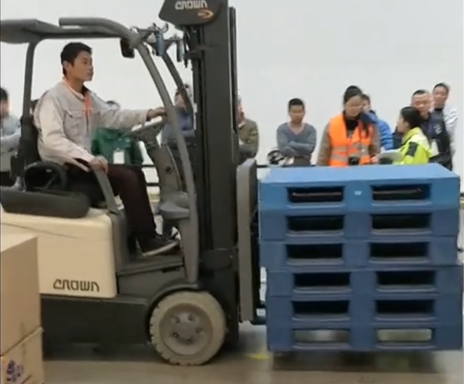 2017“玫琳凯杯”叉车职业技能大赛