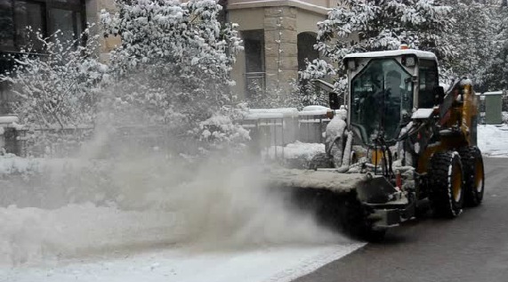 雪天暖意浓 | 除暴雪 柳工在行动！