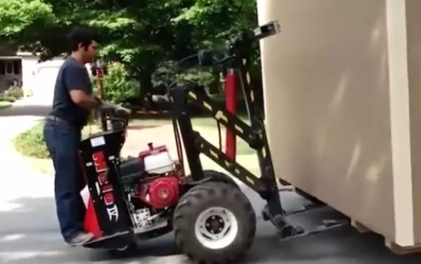 体积这么小巧的叉车，力量还真是不可限量