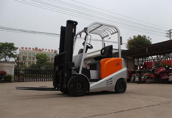 宇锋推出CPD系列新款蓄电池平衡重式叉车